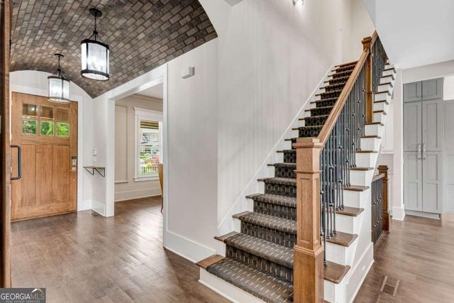 212 Fernwood Place, Woodstock, GA 30188