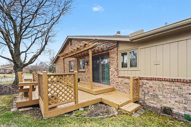 12301 Pinecrest Dr, Plymouth, MI 48170