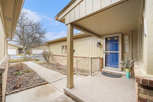 12301 Pinecrest Dr, Plymouth, MI 48170