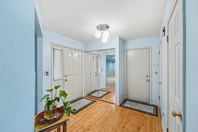 12301 Pinecrest Dr, Plymouth, MI 48170