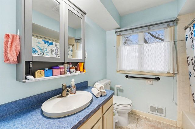 12301 Pinecrest Dr, Plymouth, MI 48170