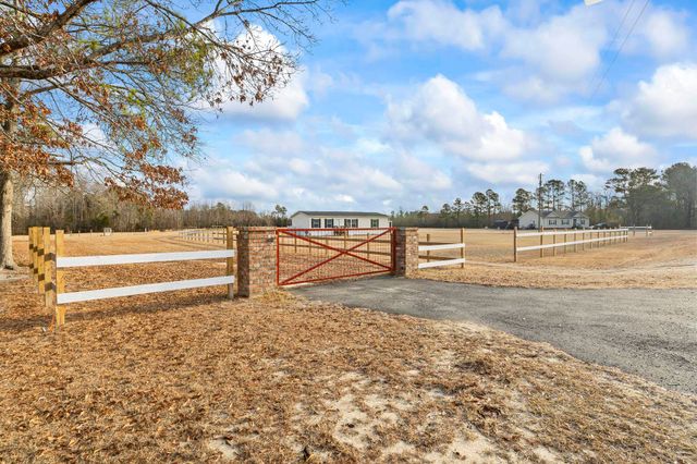 6608 Black Creek Rd., Nichols, SC 29581