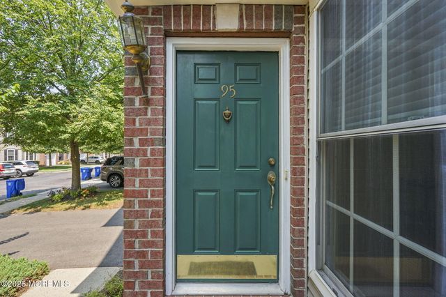 95 Ironwood Court, Middletown, NJ 07748