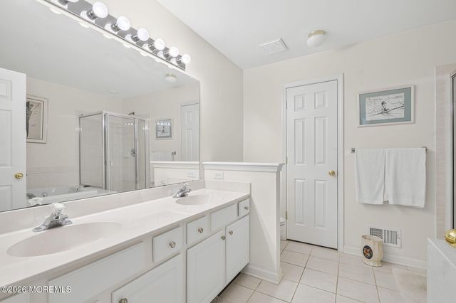 95 Ironwood Court, Middletown, NJ 07748