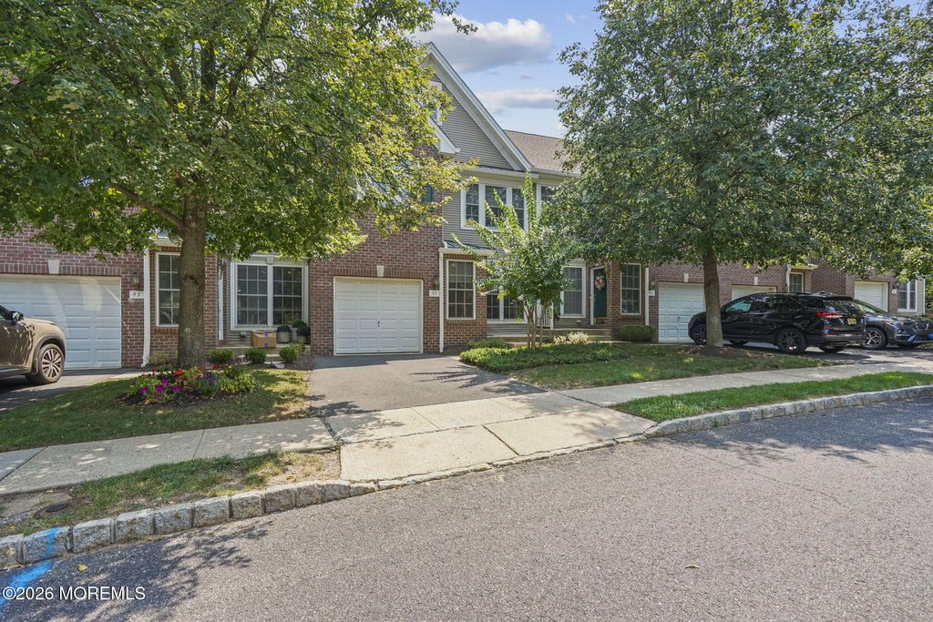 95 Ironwood Court, Middletown, NJ 07748