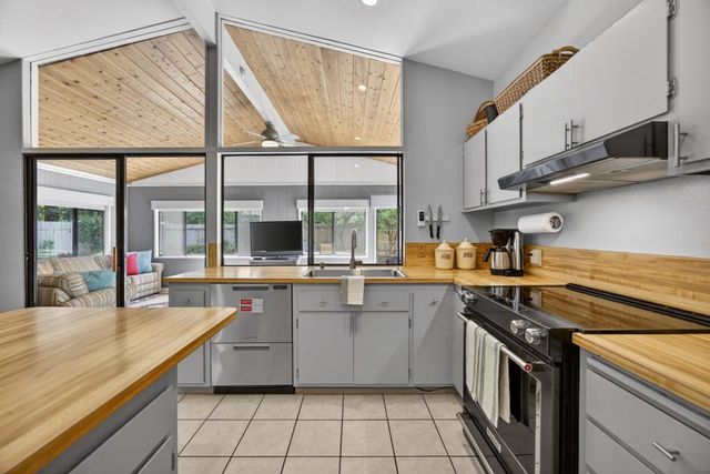 8756 Contemporary Ct, Elk Grove, CA 95624