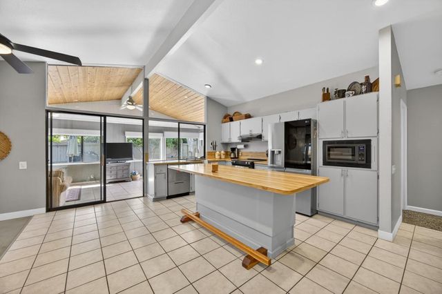 8756 Contemporary Ct, Elk Grove, CA 95624