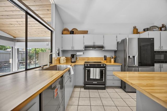 8756 Contemporary Ct, Elk Grove, CA 95624