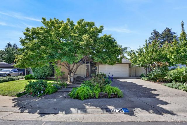 8756 Contemporary Ct, Elk Grove, CA 95624