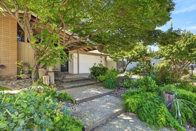 8756 Contemporary Ct, Elk Grove, CA 95624