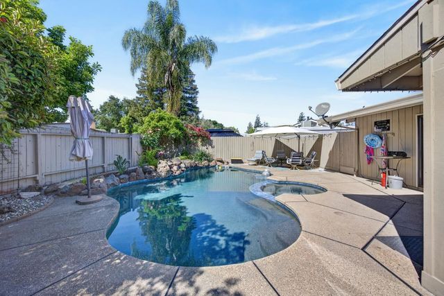8756 Contemporary Ct, Elk Grove, CA 95624