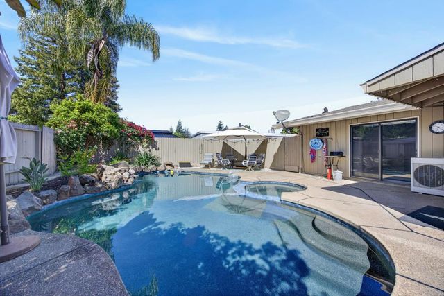 8756 Contemporary Ct, Elk Grove, CA 95624