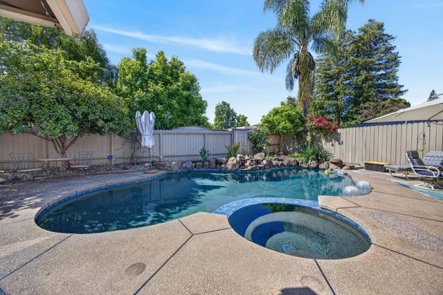 8756 Contemporary Ct, Elk Grove, CA 95624