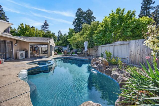8756 Contemporary Ct, Elk Grove, CA 95624