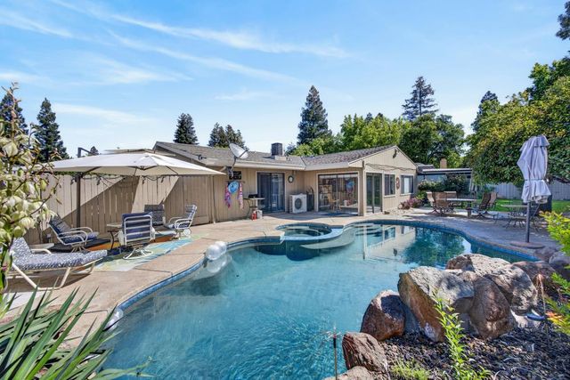 8756 Contemporary Ct, Elk Grove, CA 95624