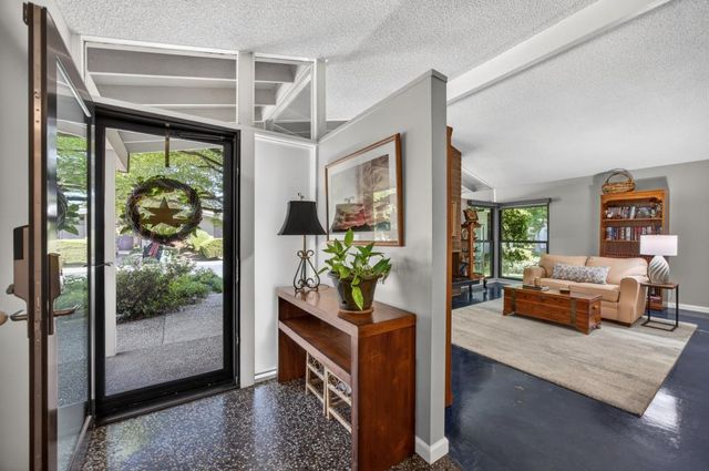 8756 Contemporary Ct, Elk Grove, CA 95624