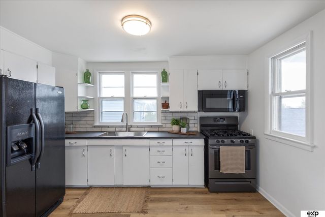 3560 S 40th Street, Omaha, NE 68105