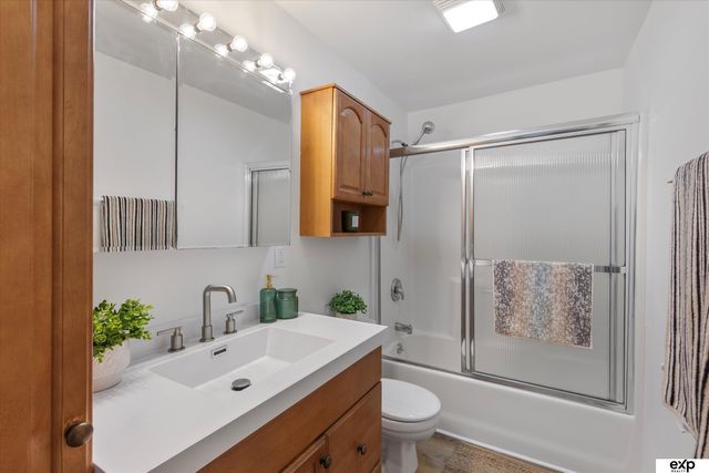 3560 S 40th Street, Omaha, NE 68105