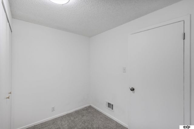 3560 S 40th Street, Omaha, NE 68105