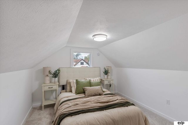 3560 S 40th Street, Omaha, NE 68105