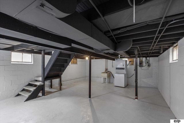 3560 S 40th Street, Omaha, NE 68105