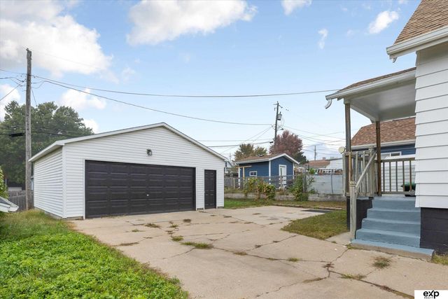 3560 S 40th Street, Omaha, NE 68105