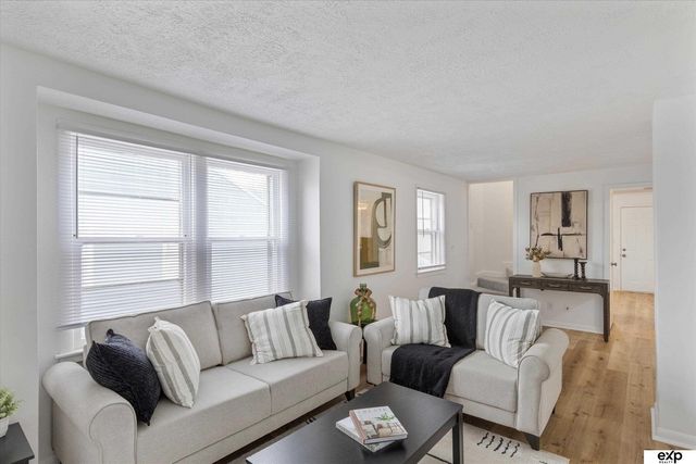 3560 S 40th Street, Omaha, NE 68105