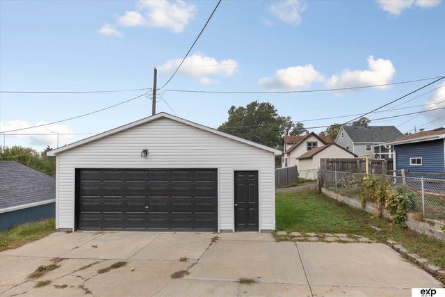 3560 S 40th Street, Omaha, NE 68105