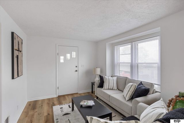 3560 S 40th Street, Omaha, NE 68105