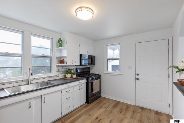 3560 S 40th Street, Omaha, NE 68105