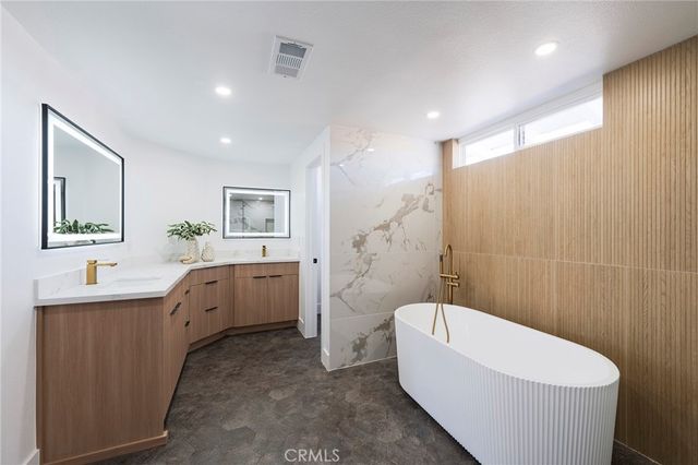 9562 Rockpoint, Huntington Beach, CA 92646