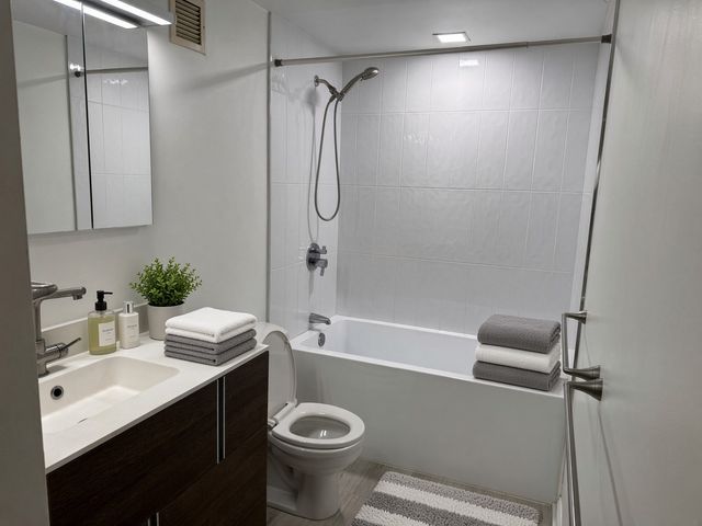 185 Quincy Shore Dr 24, Quincy, MA 02171