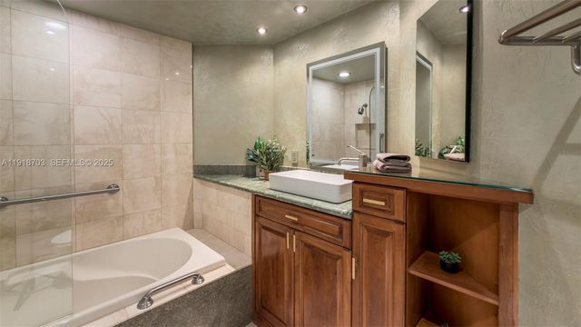 2000 Island Blvd 3004, Aventura, FL 33160