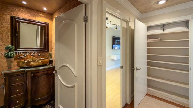 2000 Island Blvd 3004, Aventura, FL 33160