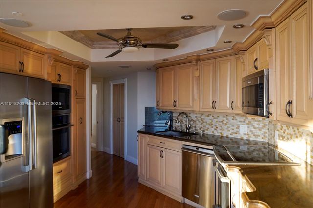 2000 Island Blvd 3004, Aventura, FL 33160