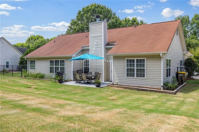 378 Kiley Drive, Hoschton, GA 30548