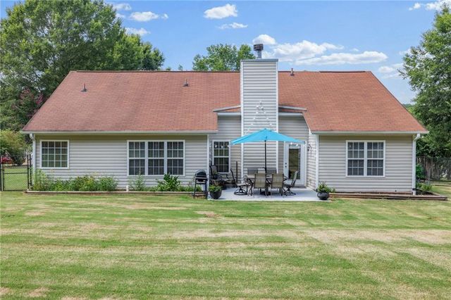 378 Kiley Drive, Hoschton, GA 30548