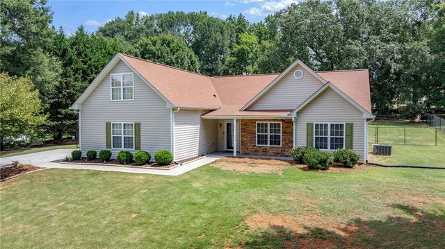 378 Kiley Drive, Hoschton, GA 30548