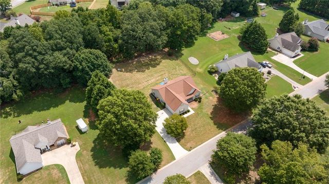 378 Kiley Drive, Hoschton, GA 30548