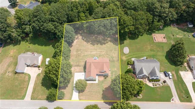 378 Kiley Drive, Hoschton, GA 30548