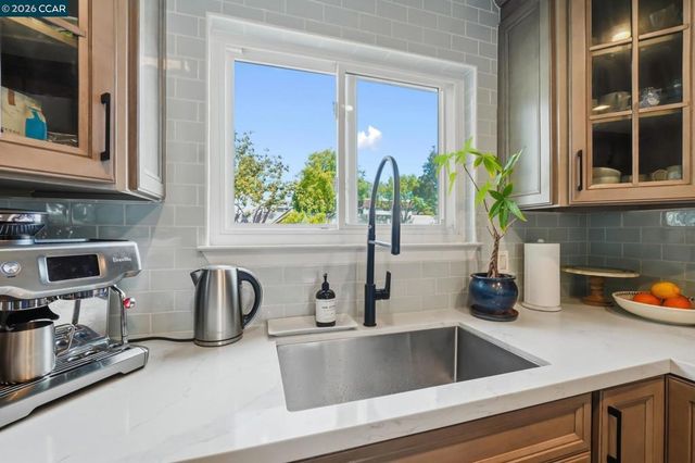 83 Miramonte Dr, Moraga, CA 94556