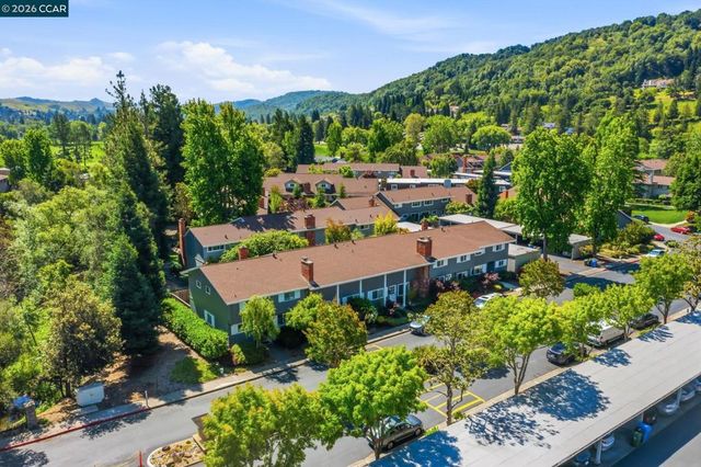 83 Miramonte Dr, Moraga, CA 94556