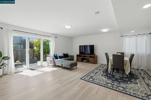 83 Miramonte Dr, Moraga, CA 94556