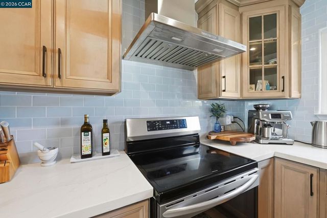 83 Miramonte Dr, Moraga, CA 94556