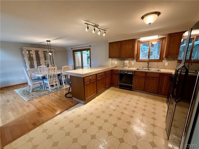 103 Viceroy Drive, Camillus, NY 13031