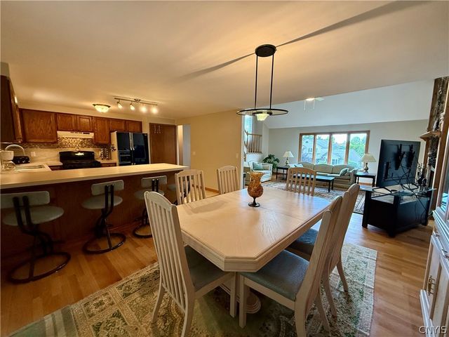 103 Viceroy Drive, Camillus, NY 13031