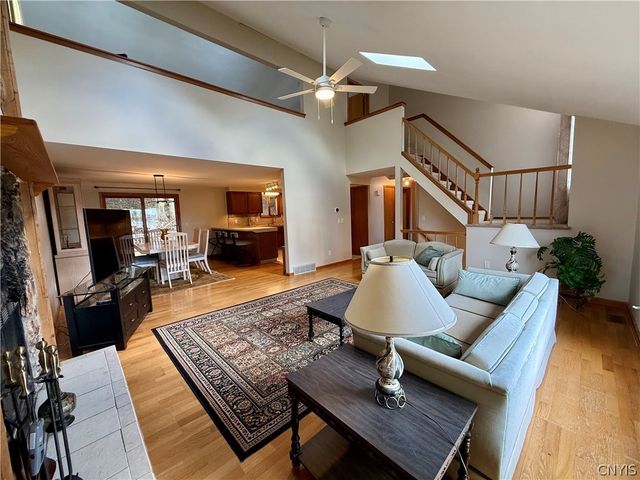 103 Viceroy Drive, Camillus, NY 13031