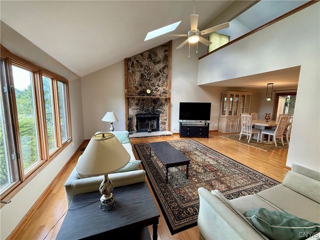 103 Viceroy Drive, Camillus, NY 13031