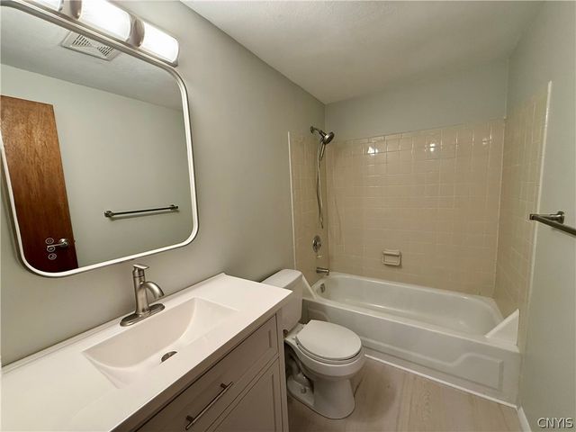 103 Viceroy Drive, Camillus, NY 13031
