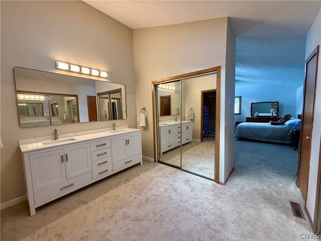 103 Viceroy Drive, Camillus, NY 13031